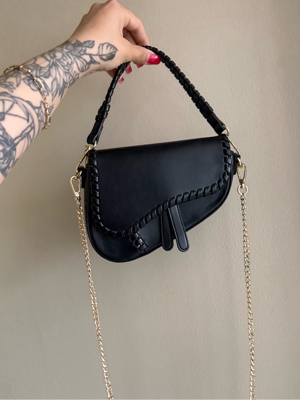 Unbranded Black Saddle Shoulder Bag with Gold Chain Strap
